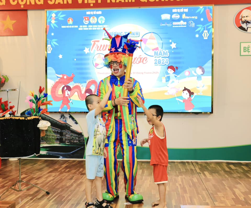 Giá Thuê Chú Hề Vặn Bóng Tại Đồng Nai. Ảnh 3 Giá Thuê Chú Hề Vặn Bóng Tại Đồng Nai. Ảnh 3
